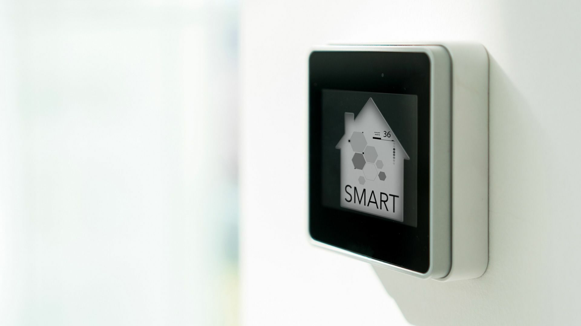 Smart Home Panel an Wand